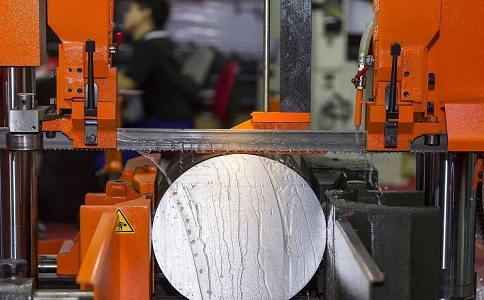 海珠立式金属带锯床切削出现跑带故障解决方法！